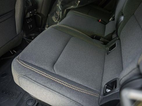 New 2025 Jeep Gladiator Sport image 34