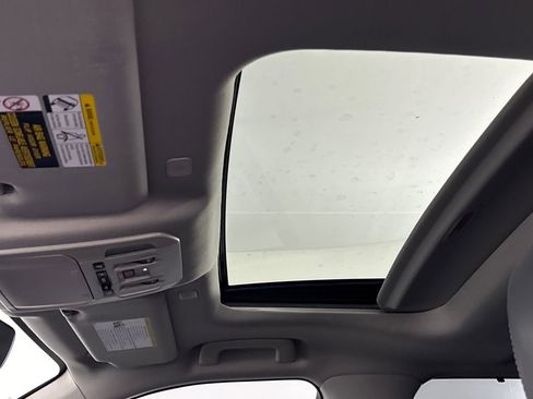 Certified 2024 Toyota Highlander XLE FWD image 25
