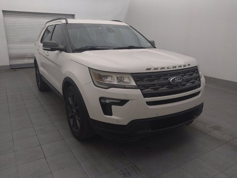 Used 2018 Ford Explorer XLT w/ Equipment Group 202A FWD image 13