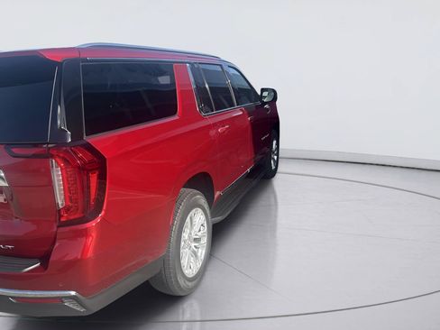 Used 2024 GMC Yukon XL SLT w/ SLT Premium Package RWD image 2