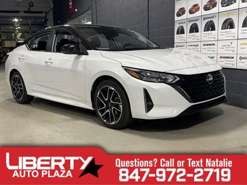 Used 2025 Nissan Sentra SR FWD image 1