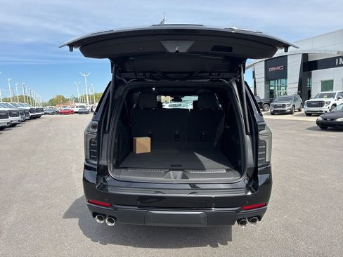 New 2026 Chevrolet Suburban RST w/ RST Capability Package AWD/4WD image 34