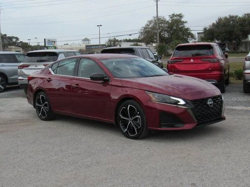 Certified 2025 Nissan Altima 2.5 SR image 2