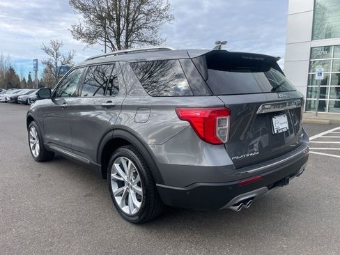 Used 2021 Ford Explorer Platinum w/ Equipment Group 601A AWD/4WD image 2