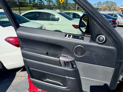 Used 2018 Land Rover Range Rover Sport HSE image 15