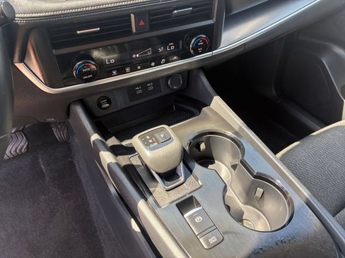 Used 2025 Nissan Rogue SV FWD image 42