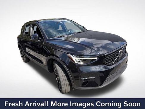 Used 2023 Volvo XC40 B5 Plus w/ Climate Package AWD/4WD image 1