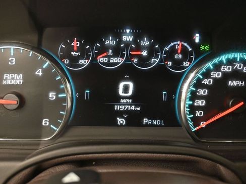 Used 2018 Chevrolet Suburban Premier AWD/4WD image 10
