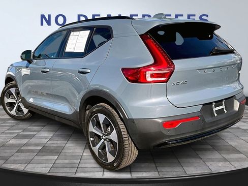 Used 2023 Volvo XC40 B5 Plus w/ Driver Assist Package image 4