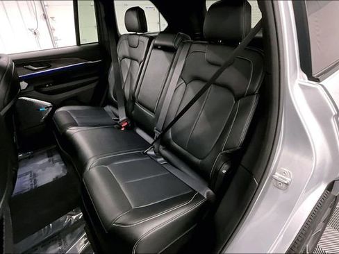 Used 2022 Jeep Grand Cherokee Overland image 22