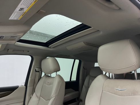 Used 2018 Cadillac Escalade ESV Premium Luxury AWD/4WD image 3