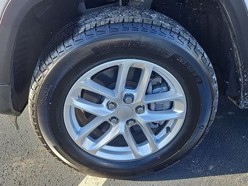 Used 2024 Jeep Grand Cherokee L Laredo w/ Trailer Tow Package image 4