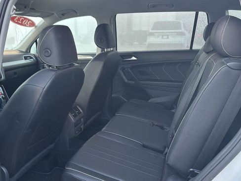 Used 2023 Volkswagen Tiguan SE image 9