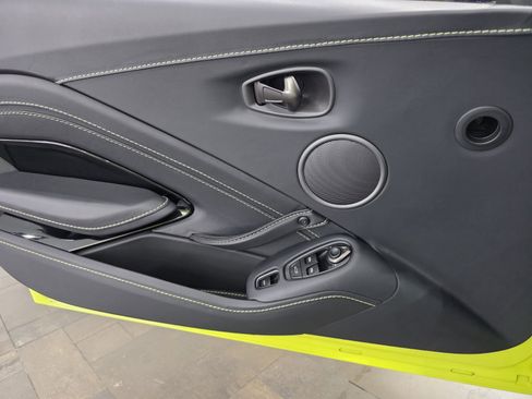 Used 2023 Aston Martin V8 Vantage Roadster RWD image 16