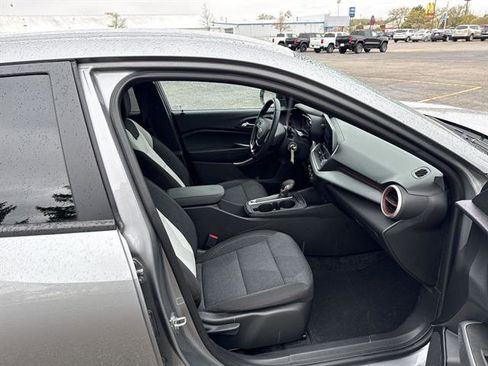 Used 2024 Chevrolet Trax RS w/ Driver Confidence Package FWD image 46