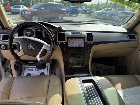Used 2012 Cadillac Escalade Luxury RWD image 13