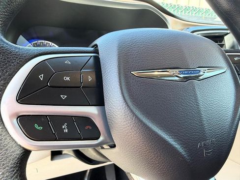 Used 2020 Chrysler Voyager LX FWD image 28