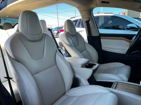 Used 2018 Tesla Model X 100D image 22