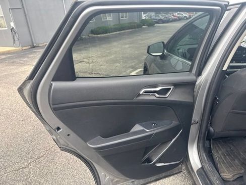 Used 2023 Kia Sportage LX AWD/4WD image 15