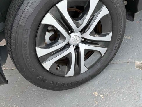 Used 2017 Toyota RAV4 LE FWD image 28
