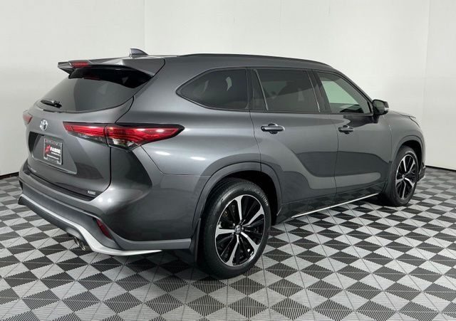 Used 2022 Toyota Highlander XSE FWD image 7