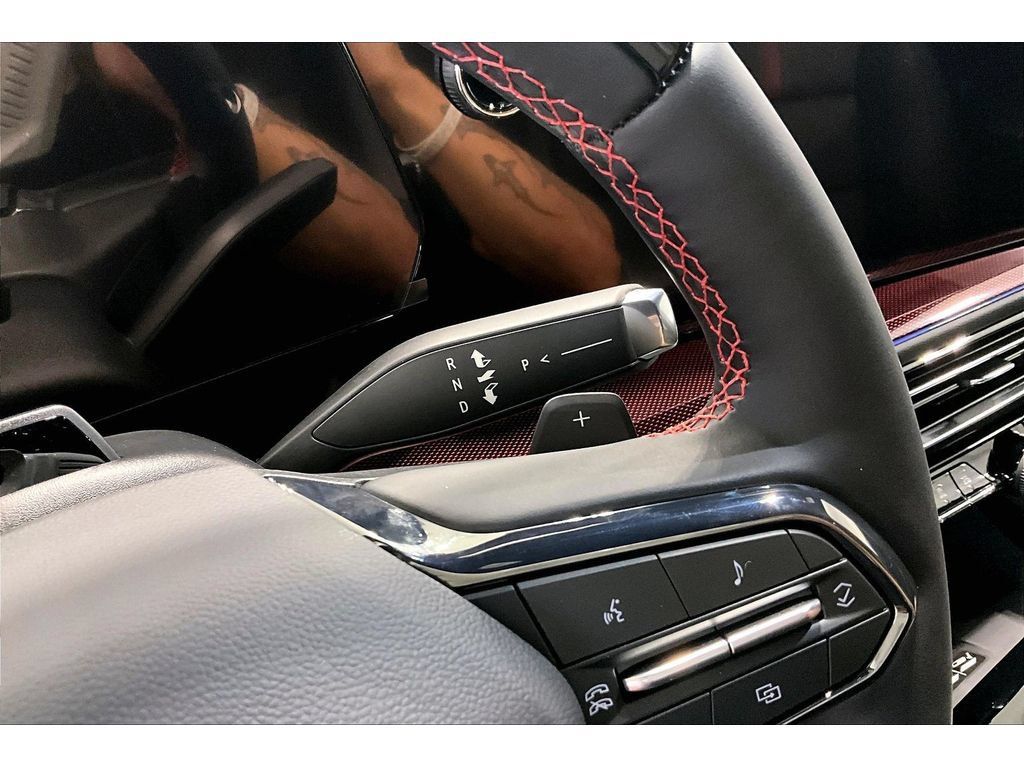 New 2026 Chevrolet Traverse RS w/ LPO, Floor Liner Package FWD image 28