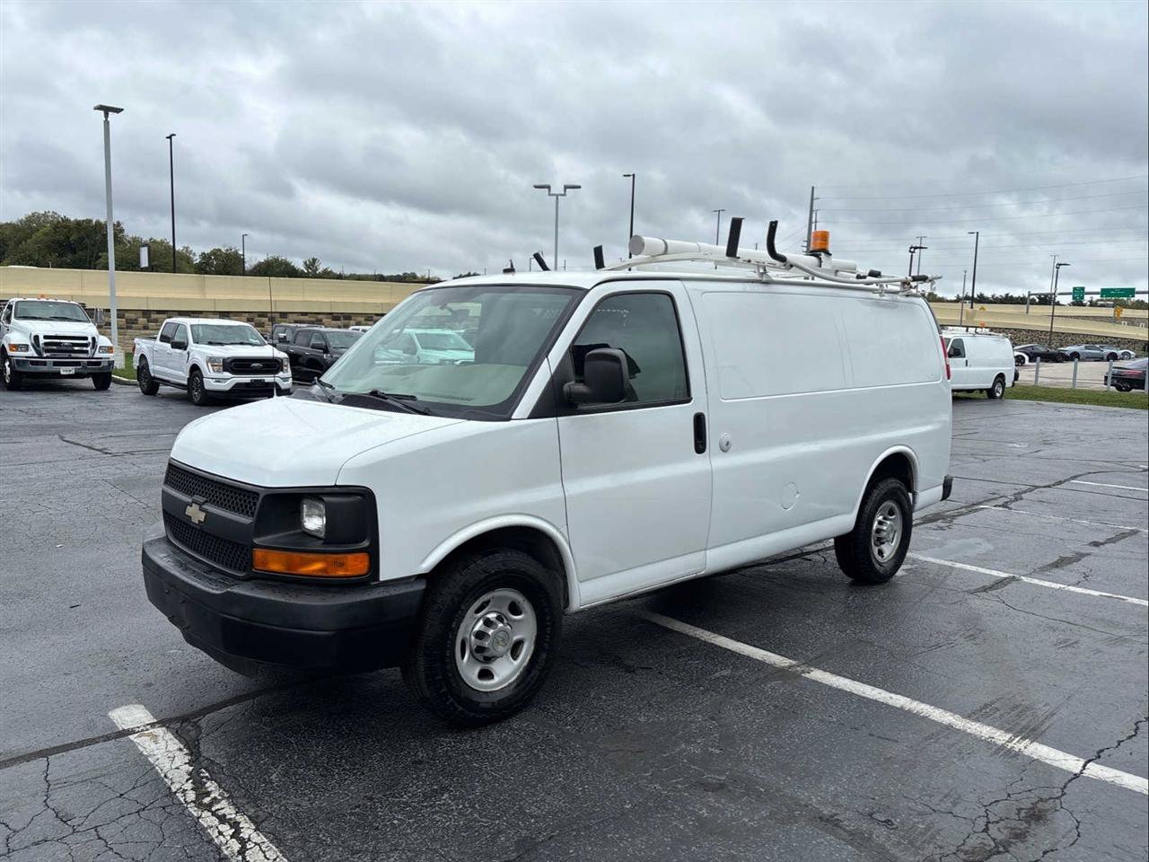 Used 2011 Chevrolet Express 2500 RWD image 4