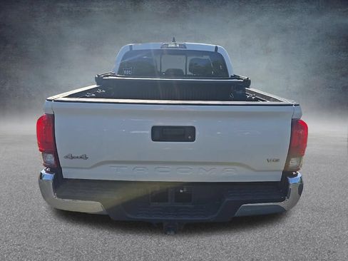 Used 2020 Toyota Tacoma SR5 AWD/4WD image 8