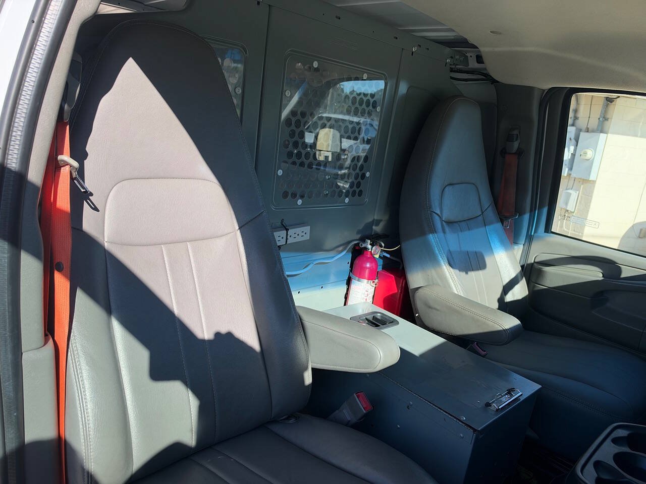Used 2015 Chevrolet Express 2500 RWD image 72