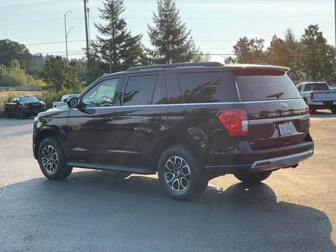 Certified 2024 Ford Expedition XLT image 6