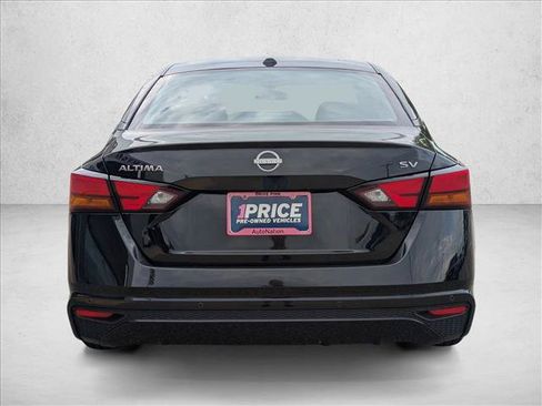 Used 2024 Nissan Altima 2.5 SV FWD image 7