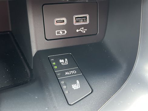 Used 2024 Lexus LX 600 4WD w/ Appearance Package image 8