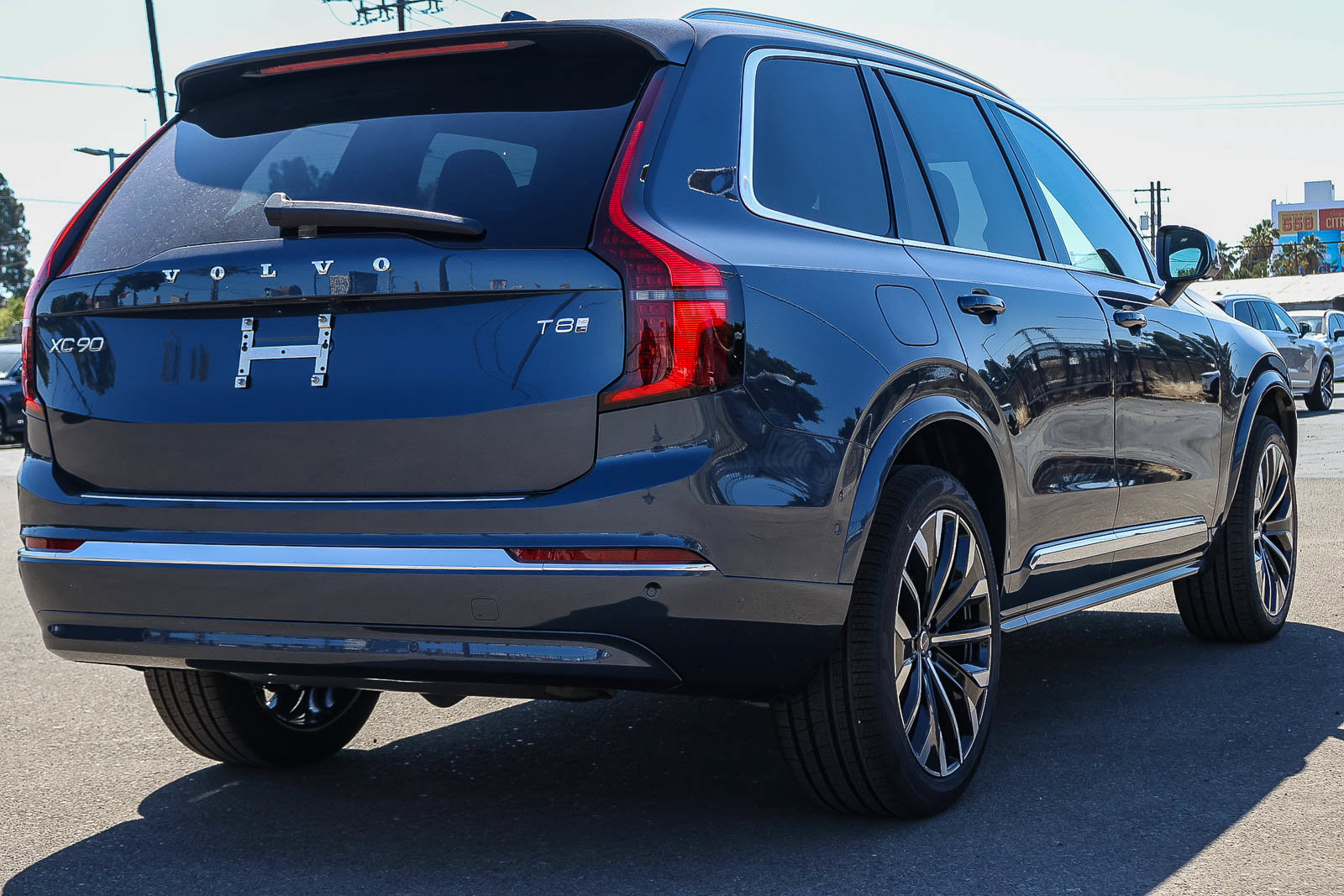New 2026 Volvo XC90 T8 Plus w/ Protection Package Premier AWD/4WD image 4