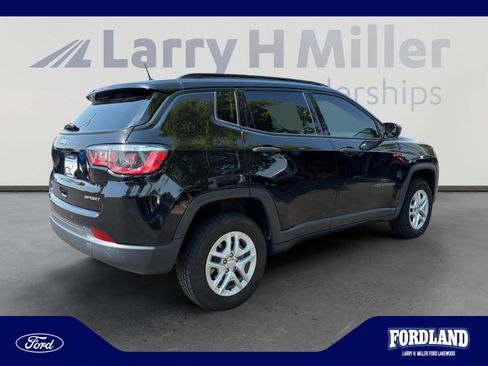 Used 2017 Jeep Compass Sport w/ Tech Group AWD/4WD image 5