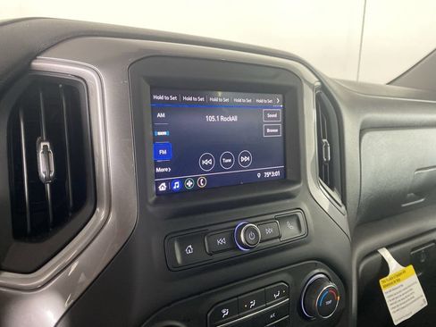 Used 2021 Chevrolet Silverado 1500 Custom image 17