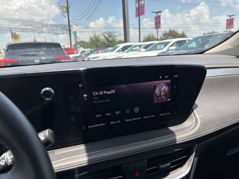 Used 2025 Buick Encore GX Preferred AWD/4WD image 19