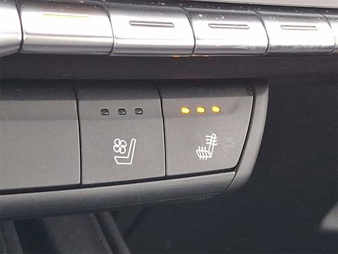 Used 2021 Cadillac XT4 Premium Luxury image 11