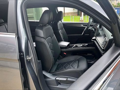 Used 2025 Volkswagen Atlas Cross Sport SE FWD image 10