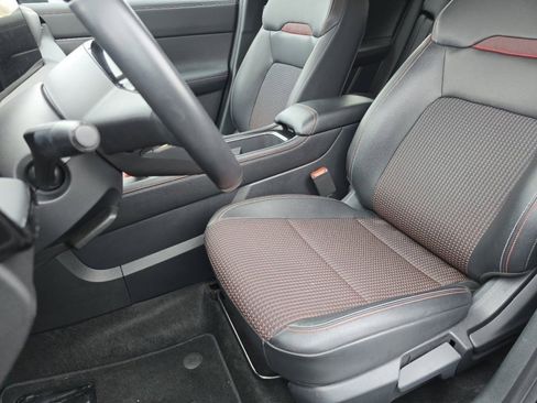 Used 2025 Nissan Kicks SR image 18