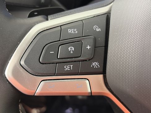 Used 2026 Volkswagen Atlas Cross Sport SE w/ Panoramic Sunroof Package AWD/4WD image 36