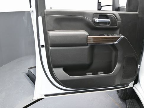 Used 2022 Chevrolet Silverado 2500 LT w/ Convenience Package image 38