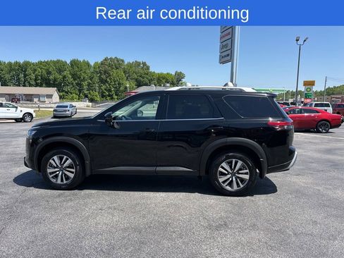 Used 2025 Nissan Pathfinder SL AWD/4WD image 6