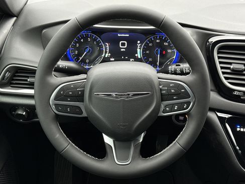 New 2026 Chrysler Voyager LX image 18