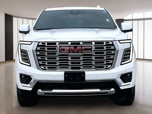 Used 2025 GMC Yukon Denali AWD/4WD image 3