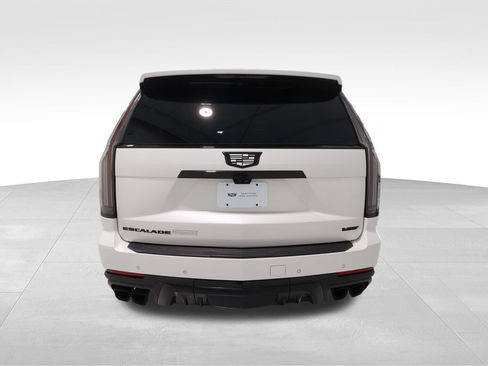 Used 2025 Cadillac Escalade ESV V AWD/4WD image 3