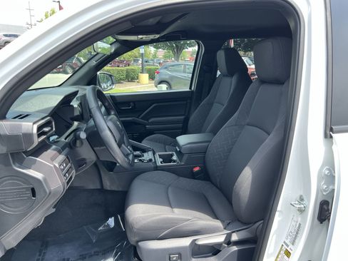 Used 2025 Toyota Tacoma SR5 AWD/4WD image 13