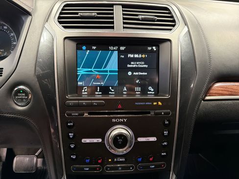 Used 2018 Ford Explorer Platinum AWD/4WD image 32