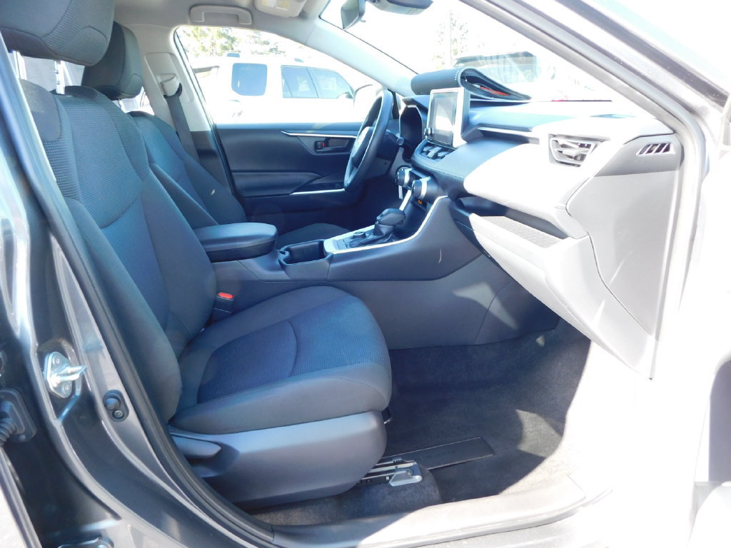 Used 2025 Toyota RAV4 LE AWD/4WD image 16