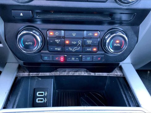 Used 2017 Ford F250 Lariat w/ Lariat Value Package image 34