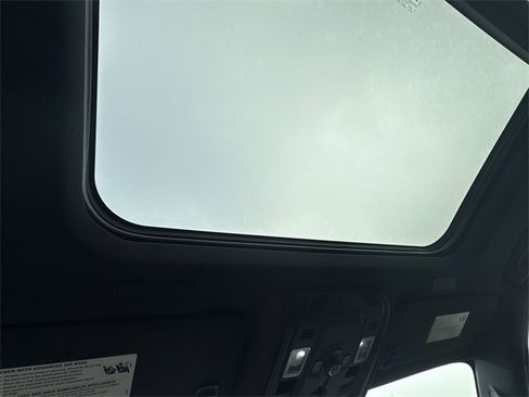 New 2025 Chevrolet Suburban Premier image 19